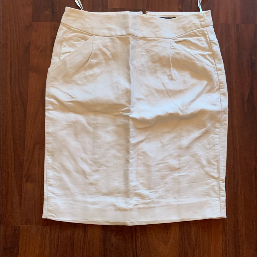 J Crew women’s pencil skirt; off white. Size 2.